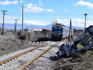Φωτογραφία για Φλώρινα: Τρένο συγκρούστηκε με αυτοκίνητο - Σοκαριστικές εικόνες