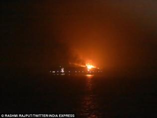 Φωτογραφία για Εικόνες-σοκ: Μεγάλη πυρκαγιά σε φορτηγό πλοίο