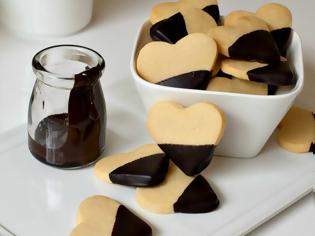 Φωτογραφία για Τα πιο νόστιμα μπισκότα βουτύρου με επικάλυψη σοκολάτας
