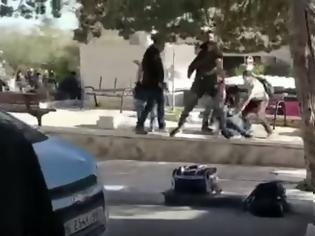 Φωτογραφία για Βίντεο-σοκ: Ισραηλινοί πράκτορες απαγάγουν Παλαιστίνιο φοιτητή σε πανεπιστήμιο της Δυτικής Όχθης