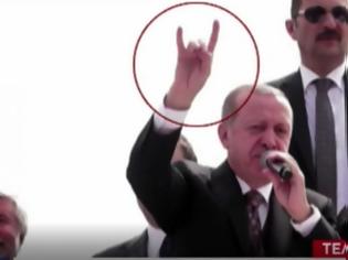 Φωτογραφία για «Γκρίζος Λύκος» ο Ερντογάν: Ύψωσε το χέρι σχηματίζοντας το σήμα των εθνικιστών!