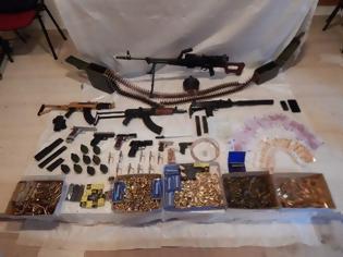 Φωτογραφία για Κρήτη: Γνωστό μέλος της Χρυσής Αυγής ο συλληφθείς στο Ρέθυμνο - Έκρυβε καλάσνικοφ, πυροκροτητές και αντιαρματικό όπλο