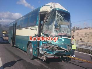Φωτογραφία για Πελοπόννησος: Τροχαίο στην Κορίνθου Τρίπολης με 3 τραυματίες – Σύγκρουση λεωφορείου με φορτηγό