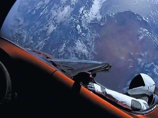 Φωτογραφία για Το κατακόκκινο ηλεκτρονικό αυτοκίνητο που... βολτάρει στο διάστημα