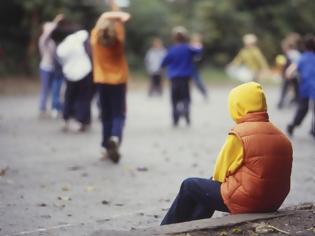 Φωτογραφία για Απομόνωση στο σχολείο: Πού οφείλεται και πώς να βοηθήσω το παιδί μου; Η ειδικός απαντά
