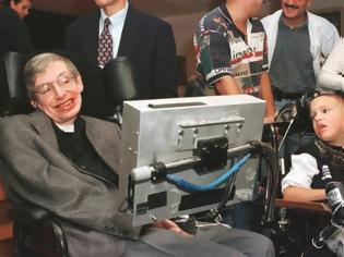 Φωτογραφία για ALS: Ποια είναι η ασθένεια που χτύπησε ξαφνικά και απροειδοποίητα τον Στίβεν Χόκινγκ στα 21 του και τον άφησε παράλυτο - Κουνούσε μόνο το δεξί του... [photos+video]