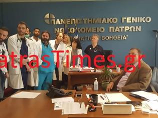 Φωτογραφία για Πάτρα: «Ντου» γιατρών στο γραφείο του Διοικητή του ΠΠΝΠ Θ. Πισιμίση [video]