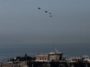 Φωτογραφία για Προσοχή: Στις 12:00 μαχητικά αεροσκάφη θα πετάξουν πάνω από την Αθήνα
