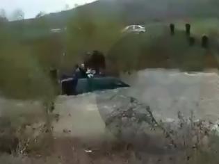 Φωτογραφία για Αυτοκίνητο με 19 παράνομους μετανάστες έπεσε στον Έβρο