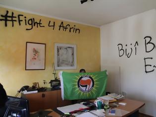 Φωτογραφία για Βίντεο από την εισβολή αντιεξουσιαστών στο γερμανικό Προξενείο στο Ηράκλειο « Το Άφριν θα νικήσει!»