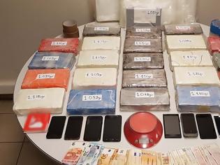 Φωτογραφία για Ίδια «σφραγίδα» με τα 135 κιλά κοκαΐνης στη Βάρκιζα είχαν τα 26 κιλά στην Πρέβεζα