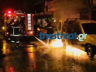 Φωτογραφία για Θεσσαλονίκη: Άγνωστοι πυρπόλησαν αυτοκίνητα εταιρείας security