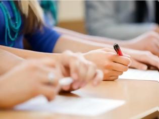 Φωτογραφία για AKEΛ: Πρόταση νόμου για κατάργηση των τετράμηνων εξετάσεων