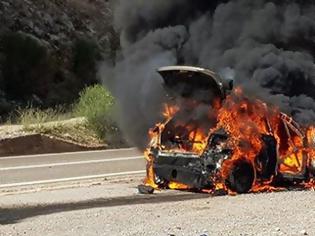 Φωτογραφία για Γαβρολίμνη Ναυπακτίας: Κάηκε αυτοκίνητο στην Ιόνια Oδό (ΔΕΙΤΕ ΒΙΝΤΕΟ)