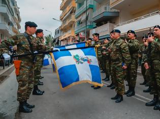 Φωτογραφία για Ρίγος! Ο Εθνικός Ύμνος και η Αποκάλυψη των Στρατιωτικών Σημαιών στην Αλεξανδρούπολη (ΒΙΝΤΕΟ)