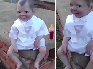 Φωτογραφία για Η πραγματική κούκλα που κάνει τον Τσάκι να φαίνεται έως και χαριτωμένος - Βρίσκεται πάνω σε τάφο και... [video]