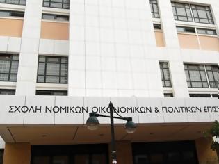 Φωτογραφία για Καθηγητές του Πανεπιστημίου Αθηνών καταγγέλλουν: Διακίνηση ναρκωτικών, απειλές και ξύλο στη Νομική Σχολή