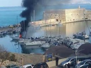 Φωτογραφία για Άσκηση της πυροσβεστικής για πυρκαγιά σε σκάφος στο Ηράκλειο (φωτο & βίντεο)