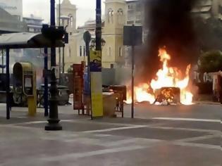 Φωτογραφία για Βίντεο- Ένταση, δακρυγόνα και πετροπόλεμος στον Πειραιά μεταξύ οπαδών του Ολυμπιακού και ΜΑΤ πριν από την ομιλία του Τσακλώτου.