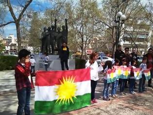 Φωτογραφία για Τρίκαλα: Κούρδοι πρόσφυγες γιόρτασαν το Νεβρόζ σε κεντρική πλατεία