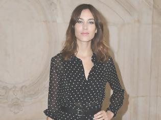 Φωτογραφία για Alexa Chung: Πώς καταρρίπτει το μύθο του γαλλικού στυλ;