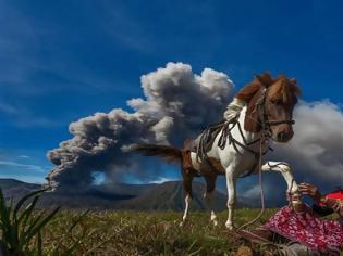 Φωτογραφία για Οι γενναίοι της Ιάβας που ζουν στη σκιά του ηφαιστείου
