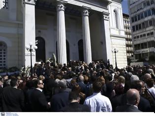 Φωτογραφία για Πλήθος κόσμου στη κηδεία του Στέλιου Σκλαβενίτη - Εργαζόμενοι των σούπερ μάρκετ, φίλοι, επιχειρηματίες και πολιτικοί στο τελευταίο αντίο! (ΦΩΤΟ)