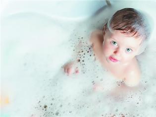 Φωτογραφία για Πέντε λόγοι που το μπάνιο βοηθάει το παιδί μας να αναπτυχθεί