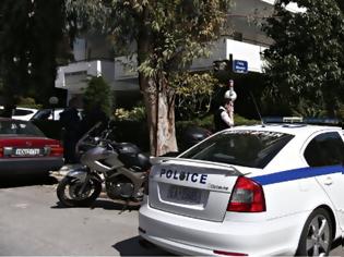 Φωτογραφία για Τρόμος στη Βουλιαγμένη: Κράτησαν όμηρο δικηγόρο και το παιδί της