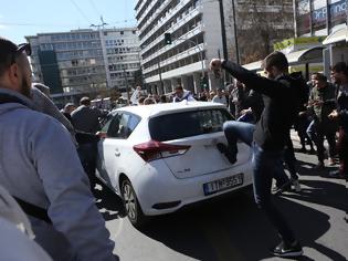 Φωτογραφία για Αναστέλλει προσωρινά τις υπηρεσίες της στην Αθήνα η Uber