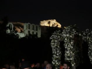 Φωτογραφία για Η περιφορά του Επιταφίου κάτω από την Ακρόπολη