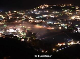 Φωτογραφία για Εγινε η νύχτα μέρα στη Χίο -Εντυπωσιακός ο ρουκετοπόλεμος [εικόνες & βίντεο]