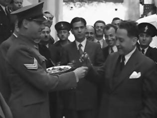 Φωτογραφία για Πάσχα στην Ελλάδα 1947 - Σπάνιο βίντεο με τον Υπ.Δημόσιας Τάξης, Ναπολέοντα Ζέρβα