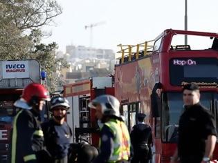 Φωτογραφία για Μάλτα: Δύο νεκροί και 50 τραυματίες μετά από πρόσκρουση σε δέντρο