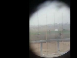 Φωτογραφία για Σάλος για το βίντεο που τράβηξε ελεύθερος σκοπευτής ενώ πυροβολούσε άοπλο Παλαιστίνιο