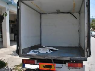 Φωτογραφία για Θεσσαλονίκη: Φορτηγό με μετανάστες εμβόλισε όχημα της Αστυνομίας