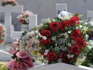 Φωτογραφία για Θεσσαλονίκη: Έθαψαν νεκρό, πάνω από άλλον νεκρό