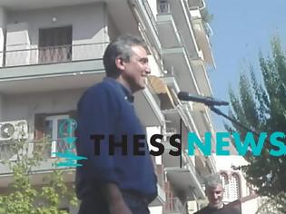 Φωτογραφία για Ο βουλευτής Αρ. Φωκάς απολαμβάνει το συνθήμα «να καεί η Βουλή» (βίντεο)