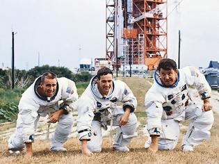 Φωτογραφία για Η απίστευτη περιπέτεια να πάθεις συνάχι στο διάστημα! Τα μέλη της αποστολής «Απόλλων 7» κινδύνευαν να σπάσουν τα τύμπανά τους κάθε φορά που φυσούσαν τη μύτη τους...