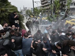 Φωτογραφία για Σε συλλήψεις μετατράπηκαν οι προσαγωγές των διαδηλωτών του αντιπολεμικού συλλαλητηρίου
