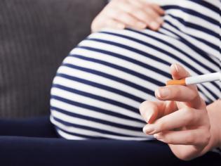 Φωτογραφία για Κάπνισμα στην εγκυμοσύνη: Τι προκαλεί η μητέρα στο έμβρυο;