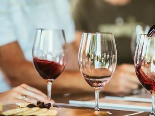 Φωτογραφία για Κρασί: Πάνω από 5 ποτά την εβδομάδα (100 γρ. αλκοόλ) μικραίνουν τη ζωή