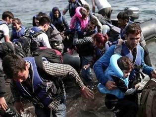 Φωτογραφία για Ζήτω που καήκαμε: Ελεύθεροι θα κυκλοφορούν στο εξής οι νέοι πρόσφυγες που φτάνουν στα νησιά