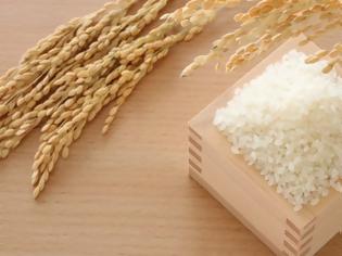 Φωτογραφία για Να Γιατί Πρέπει να Βάλετε ένα Δοχείο με Ρύζι στην Ντουλάπα σας