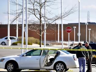 Φωτογραφία για Τραγωδία στις ΗΠΑ: Παιδί 3 ετών πυροβόλησε την έγκυο μητέρα του μέσα στο αυτοκίνητό της