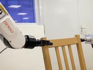 Φωτογραφία για Έφτιαξαν ρομπότ που μπορεί να συναρμολογήσει καρέκλα από την ΙΚΕΑ σε 8 λεπτά