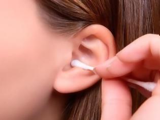 Φωτογραφία για Αυτό είναι το λάθος που κάνουν όλοι στον καθαρισμό των αυτιών: Κίνδυνος για απώλεια ακοής!