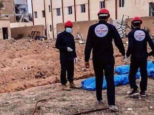 Φωτογραφία για Φρίκη στη Συρία: Ανακαλύφθηκαν δεκάδες πτώματα σε γήπεδο ποδοσφαίρου  [photos]