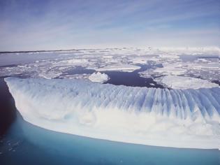 Φωτογραφία για Οι επιστήμονες δε μπορούν να εξηγήσουν τις μυστηριώδεις τρύπες στην Αρκτική