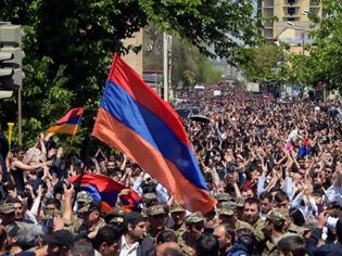 Φωτογραφία για Αρμενία: Ο υπηρεσιακός πρωθυπουργός πρότεινε εκλογές - Η αστυνομία στο Ερεβάν για τις διαδηλώσεις